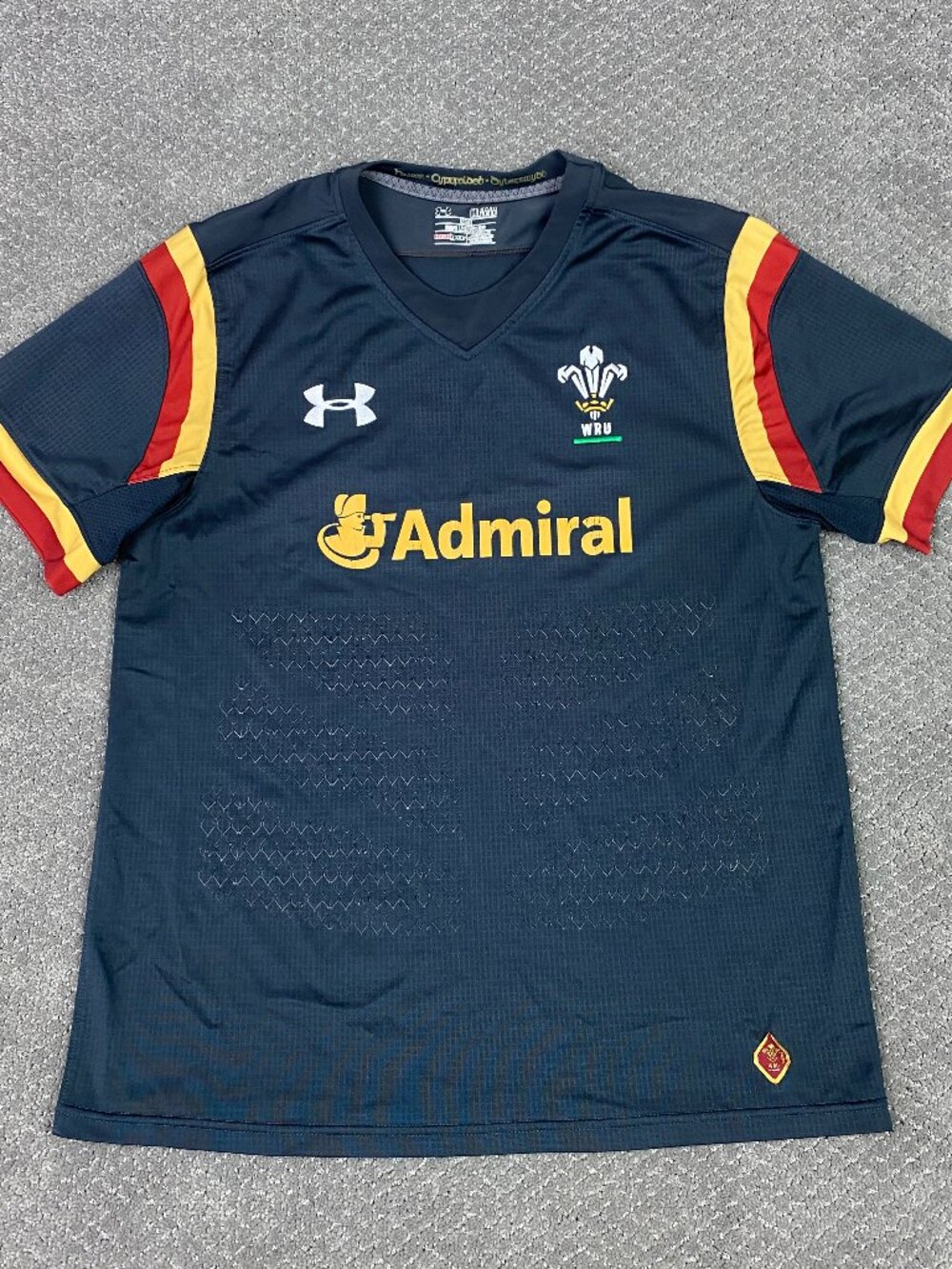 Wales 2015/16 Away Rugby Shirt Jersey Mens Medium Gray Under Armour WRU